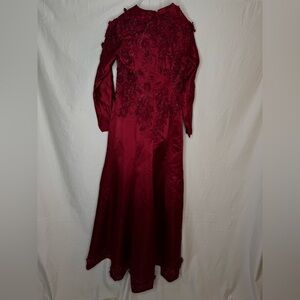 Floral Appliqué Burgundy Long Sleeve Evening Gown Formal Dress 2P Petite A-Line